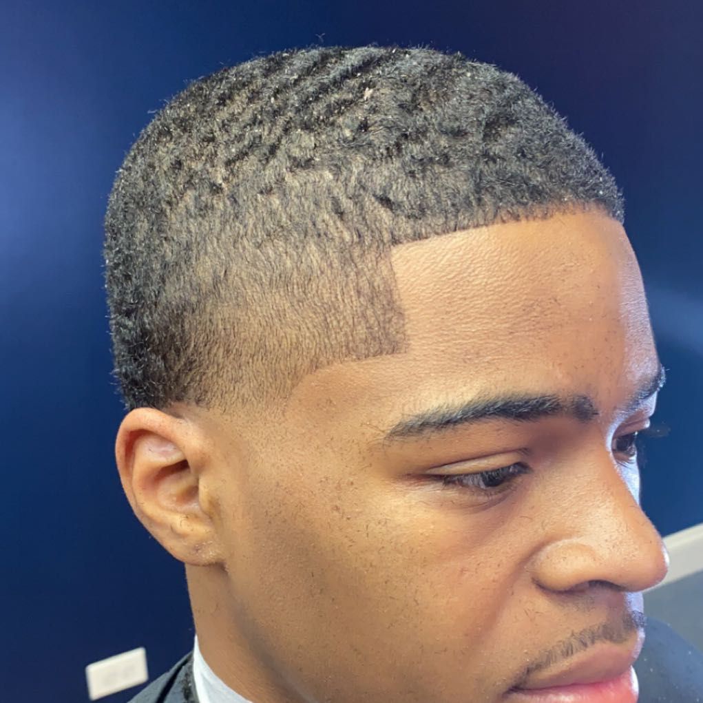 Waves with a crisp hairline line-up